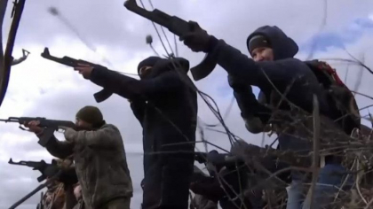 De teama unei invazii ruse, civilii din Odesa au inceput sa se antreneze cu pusti de lemn De teama unei invazii ruse, civilii din Odesa au inceput sa se antreneze cu pusti de lemn