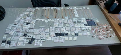 Un moldovean care a incercat sa aduca ilegal un lot de bijuterii in tara - prins de oamenii legii. Declaratiile faptasului - FOTO