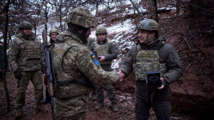 In ziua asteptatei invazii ruse in Ucraina, Volodimir Zelenski merge in Donbas