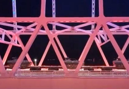 Rusii publica imagini cu trenuri incarcate cu tancuri si blindate parasind Crimeea / Marea Britanie: "Ii credem pe cuvant, dar ii vom judeca dupa actiunile lor" - VIDEO Rusii publica imagini cu trenuri incarcate cu tancuri si blindate parasind Crimeea / Marea Britanie: "Ii credem pe cuvant, dar ii vom judeca dupa actiunile lor" - VIDEO