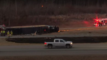 Un pilot a murit dupa ce a intrat cu avionul intr-un camion - VIDEO