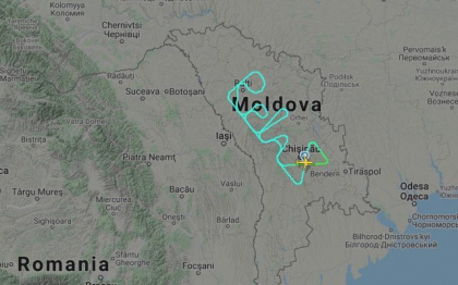 Un avion Airbus A321 a scris pe cerul Moldovei cuvantul ”relax”. O lansare inedita a unui post de radio