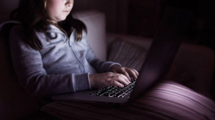 Doua surori - santajate de un barbat din Cahul. Acesta le ameninta ca va publica imagini intime cu minorele daca nu vor intretine relatii sexuale cu el Doua surori - santajate de un barbat din Cahul. Acesta le ameninta ca va publica imagini intime cu minorele daca nu vor intretine relatii sexuale cu el