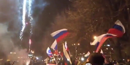 Locuitorii din Donetk au aprins focuri de artificii si au cantat imnul Federatiei Ruse - VIDEO