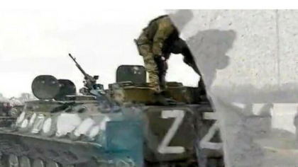 Tancuri si blindate cu simbolul misterios Z se apropie de Ucraina - VIDEO