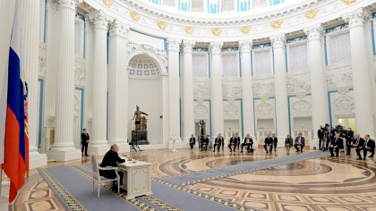 Culisele Consiliului de Securitate de la Kremlin. Sceneta „discutiei spontane” despre independenta Donbas