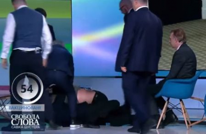 VIRAL. Un jurnalist ucrainean a batut un politician prorus in direct, in timpul unei emisiuni televizate - VIDEO