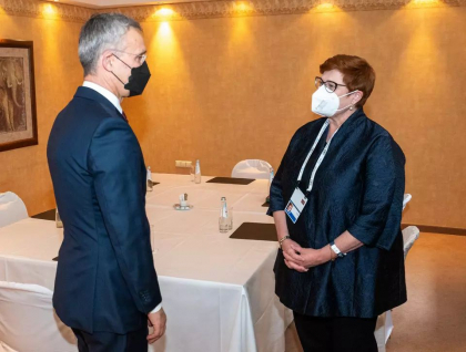 Personalul Ambasadei Australiei din Ucraina a fost evacuat in Romania si Polonia. Si diplomatii americani au petrecut noaptea in Polonia Personalul Ambasadei Australiei din Ucraina a fost evacuat in Romania si Polonia. Si diplomatii americani au petrecut noaptea in Polonia