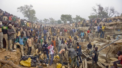 Explozie uriasa, cu cel putin 60 de morti, intr-o mina de aur din Burkina Faso. Dinamita folosita la exploatare ar fi luat foc Explozie uriasa, cu cel putin 60 de morti, intr-o mina de aur din Burkina Faso. Dinamita folosita la exploatare ar fi luat foc