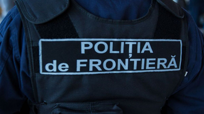Doi inspectori vamali si un politist de frontiera, retinuti in urma perchezitiilor facute la inceputul acestei luni la vama Leuseni - plasati in arest preventiv pentru 30 de zile