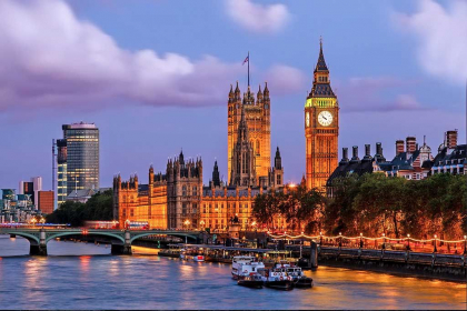 Londra considera ca invazia rusa este „foarte probabila” si ofera sprijin economic si militar Kievului Londra considera ca invazia rusa este „foarte probabila” si ofera sprijin economic si militar Kievului