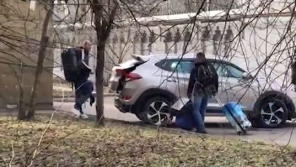 Evacuarea diplomatilor rusi din Ucraina a inceput. Drapelul rus a fost coborat de pe cladirea ambasadei - VIDEO Evacuarea diplomatilor rusi din Ucraina a inceput. Drapelul rus a fost coborat de pe cladirea ambasadei - VIDEO