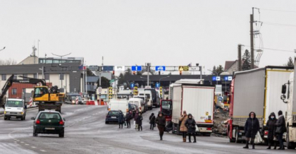 Exod din Ucraina. 300 de oameni au cerut domiciliu intr-o comuna din Botosani. Primar: „Ne asteptam ca numarul celor veniti sa creasca” Exod din Ucraina. 300 de oameni au cerut domiciliu intr-o comuna din Botosani. Primar: „Ne asteptam ca numarul celor veniti sa creasca”