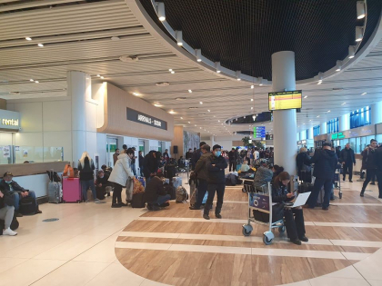 Cetatenii straini care urmau sa ajunga in Ucraina si au aterizat de urgenta pe Aeroportul Chisinau - asteapta si acum in aeroport - FOTO/VIDEO Cetatenii straini care urmau sa ajunga in Ucraina si au aterizat de urgenta pe Aeroportul Chisinau - asteapta si acum in aeroport - FOTO/VIDEO