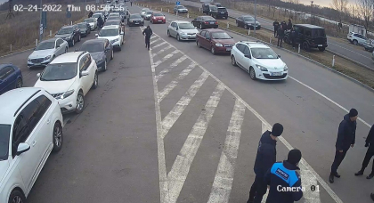 Ultima ora. Randuri kilometrice la vama Palanca. Zeci de masini asteapta sa intre in tara - FOTO