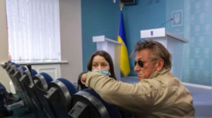 Sean Penn se află la Kiev pentru a documenta invazia Rusiei. El apare într-o înregistrare video alături de Volodimir Zelenski Sean Penn se află la Kiev pentru a documenta invazia Rusiei. El apare într-o înregistrare video alături de Volodimir Zelenski