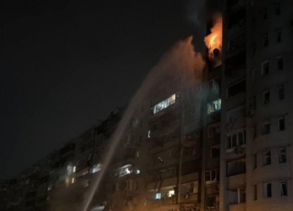 Trei persoane au fost ranite, dupa ce o racheta a lovit o cladire, la Kiev - VIDEO Trei persoane au fost ranite, dupa ce o racheta a lovit o cladire, la Kiev - VIDEO