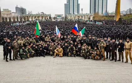 Rusia a mobilizat mii de soldati ceceni pentru a fi trimisi in Ucraina. Ramzan Kadirov ii cere lui Zelenski sa accepte toate conditiile lui Putin Rusia a mobilizat mii de soldati ceceni pentru a fi trimisi in Ucraina. Ramzan Kadirov ii cere lui Zelenski sa accepte toate conditiile lui Putin