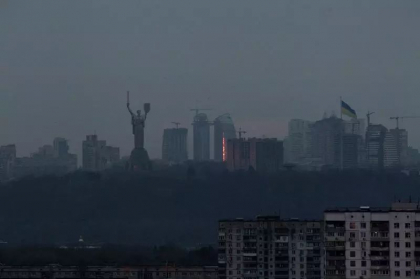 Kiev, prima zi ca oras pe linia frontului: Soldatii rusi lasa in urma lor cadavre si sange Kiev, prima zi ca oras pe linia frontului: Soldatii rusi lasa in urma lor cadavre si sange
