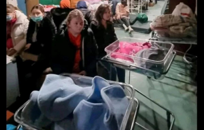 Un copil s-a nascut intr-un metrou din Kiev, care este folosit acum ca adapost impotriva bombardamentelor