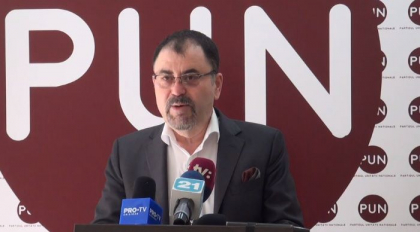 Anatol Salaru indeamna autoritatile sa examineze unirea cu Romania, daca conflictul dintre Rusia si Ucraina va afecta securitatea Republicii Moldova