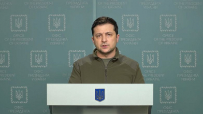 Zelenski, apel catre ucraineni la miezul noptii: ,,Noaptea asta va fi mult mai grea, trebuie sa rezistam! Nu putem pierde capitala!”
Zelenski, apel catre ucraineni la miezul noptii: ,,Noaptea asta va fi mult mai grea, trebuie sa rezistam! Nu putem pierde capitala!”
