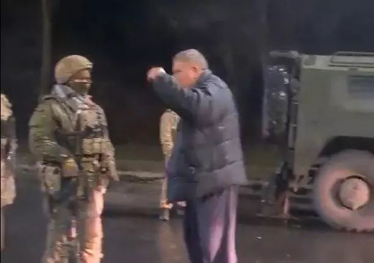 Momentul in care un ucrainean, de etnie rusa, ii cearta pe soldatii rusi care ataca Ucraina. „N-aveti probleme de rezolvat in tara voastra? Sunteti doar niste marionete” - VIDEO