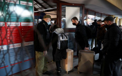 Peste 100.000 de ucraineni au trecut granita in Polonia, in ultimele 3 zile Peste 100.000 de ucraineni au trecut granita in Polonia, in ultimele 3 zile