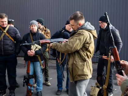 „Ne-au dat pustile, le-au incarcat pentru noi si asta a fost”. Marturia unui ucrainean, care s-a oferit voluntar sa-si apere tara
