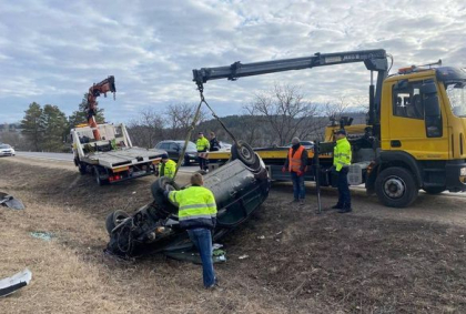 Accident la Gratiesti. O masina s-a rasturnat, dupa ce soferita a adormit la volan din cauza oboselii. Aceasta a venit din Ucraina - VIDEO