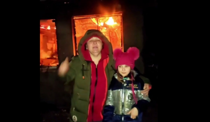 Locuitorii din Harkov i-au multumit lui Putin pentru „eliberarea” sa in mijlocul casei in flacari - VIDEO