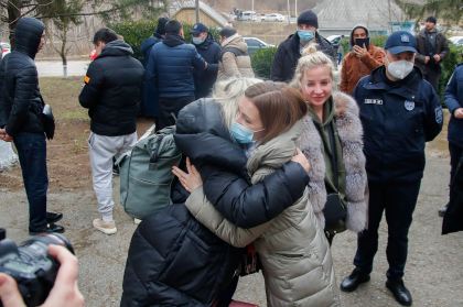 Maia Sandu a fost la punctul de trecere a frontierei din Otaci: „Femeile sunt speriate, nu stiu ce va fi mai departe” - FOTO