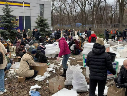 „Fabrica de cocktailuri Molotov”. Cum s-au mobilizat femeile din orasul ucrainean Dnipro - FOTO/VIDEO