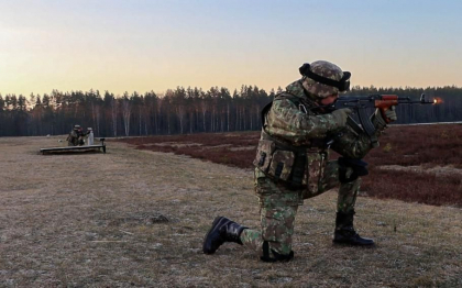 Romania trimite ajutor militar Ucrainei: munitie si echipamente militare. Va prelua ranitii Romania trimite ajutor militar Ucrainei: munitie si echipamente militare. Va prelua ranitii