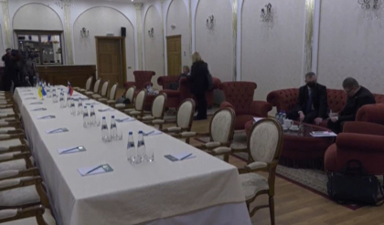 Imagini in direct din sala unde vor avea loc negocierile ruso-ucrainene - VIDEO