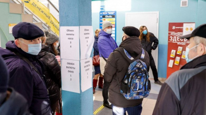 Rubla ruseasca se prabuseste. A scazut cu 30% dupa ce Occidentul a anuntat noile sanctiuni