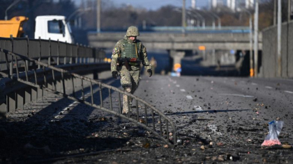 A cincea zi de razboi in Ucraina. Explozii in Kiev si Harkov. Bombardament in Cernihiv, o racheta a distrus un bloc de locuinte