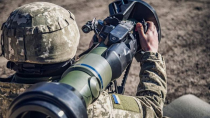 Luxemburg trimite Ucrainei arme, jeepuri si corturi, pentru a lupta cu "invadatorul rus"
Luxemburg trimite Ucrainei arme, jeepuri si corturi, pentru a lupta cu "invadatorul rus"