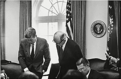 Amenintarea nucleara - doua precedente. Cum a aparut „telefonul rosu” Washington - Moscova