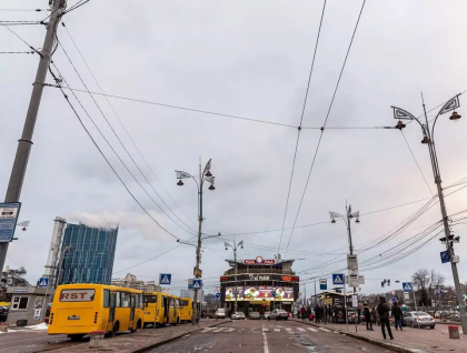Vestea care da sperante la Kiev: alimentarele si transportul public si-au reluat activitatea in dimineata zilei de luni Vestea care da sperante la Kiev: alimentarele si transportul public si-au reluat activitatea in dimineata zilei de luni