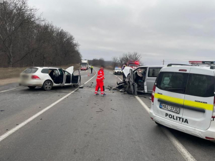 O masina cu refugiati din Ucraina, in care erau trei copii, a fost implicata intr-un accident din raionul Anenii Noi - FOTO O masina cu refugiati din Ucraina, in care erau trei copii, a fost implicata intr-un accident din raionul Anenii Noi - FOTO