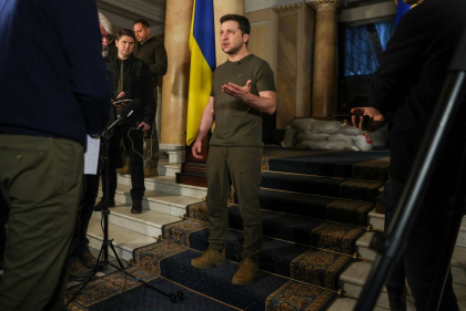 Care sunt conditiile Ucrainei pentru negocierile cu Federatia Rusa. Zelenski: "Sa oprim bombardamentele si apoi sa ne asezam la masa negocierilor" Care sunt conditiile Ucrainei pentru negocierile cu Federatia Rusa. Zelenski: "Sa oprim bombardamentele si apoi sa ne asezam la masa negocierilor"