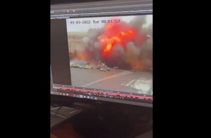 Momentul in care o racheta loveste o cladire din orasul Harkov. Imagini surprinse de camerele de supraveghere - VIDEO Momentul in care o racheta loveste o cladire din orasul Harkov. Imagini surprinse de camerele de supraveghere - VIDEO