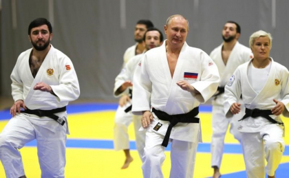 Putin ramane si fara centura neagra 9-dan la Taekwondo Putin ramane si fara centura neagra 9-dan la Taekwondo