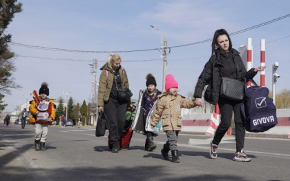 Viata de refugiat: Un afgan ajuns in Ucraina dupa invazia talibanilor a fugit in Polonia dupa invazia rusilor/ Ajmal si familia sa au mers ultimii 30 de km pe jos din cauza cozilor interminabile din Odesa Viata de refugiat: Un afgan ajuns in Ucraina dupa invazia talibanilor a fugit in Polonia dupa invazia rusilor/ Ajmal si familia sa au mers ultimii 30 de km pe jos din cauza cozilor interminabile din Odesa