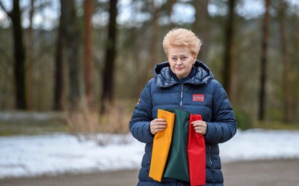Fosta presedinta a Lituaniei, Dalia Grybauskaite: „Numai un razboi poate opri un razboi. Repetarea mantrei ca NATO nu poate ajuta Ucraina suna deja jalnic si arata lasitatea Occidentului”