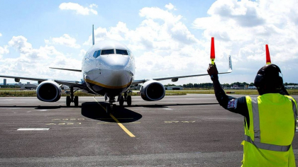 O companie aeriana ofera 100 de mii de bilete gratuite refugiatilor din Ucraina O companie aeriana ofera 100 de mii de bilete gratuite refugiatilor din Ucraina