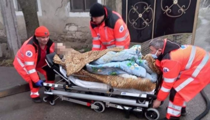 Incediu intr-o casa din Orhei. O femeie tintuita la pat, salvata de pompieri Incediu intr-o casa din Orhei. O femeie tintuita la pat, salvata de pompieri