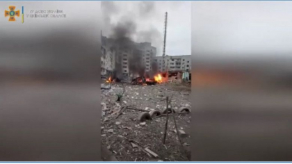 Noi imagini cu blocuri distruse in bombardamentul din Borodyanka. Autoritatile spun ca e posibil ca in ele sa fi fost inca oameni - VIDEO Noi imagini cu blocuri distruse in bombardamentul din Borodyanka. Autoritatile spun ca e posibil ca in ele sa fi fost inca oameni - VIDEO