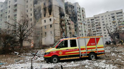 Cernihiv: Bombardament intr-o zona cu scoli, spital si locuinte, unde nu sunt unitati militare. Salvatorii anunta 9 morti si 4 raniti Cernihiv: Bombardament intr-o zona cu scoli, spital si locuinte, unde nu sunt unitati militare. Salvatorii anunta 9 morti si 4 raniti